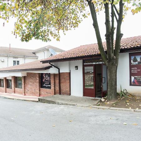 Family Hotel Accent Razgrad 外观 照片