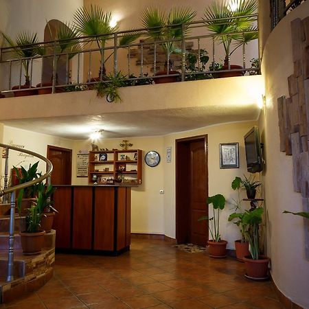 Family Hotel Accent Razgrad 外观 照片