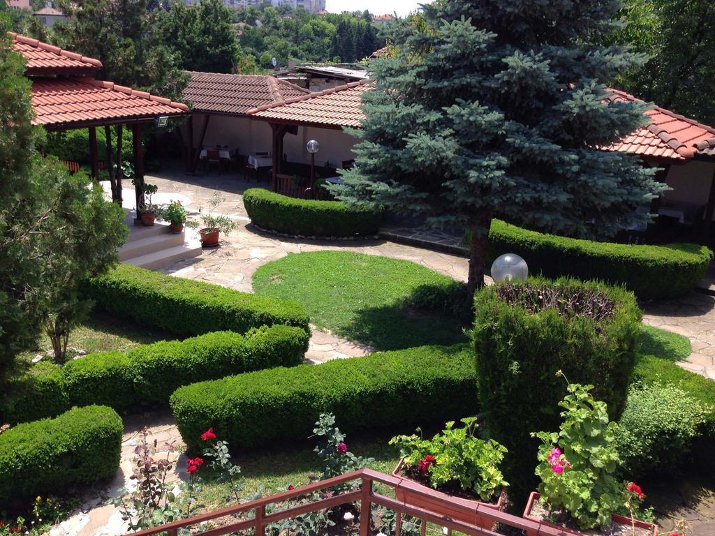 Family Hotel Accent Razgrad 外观 照片