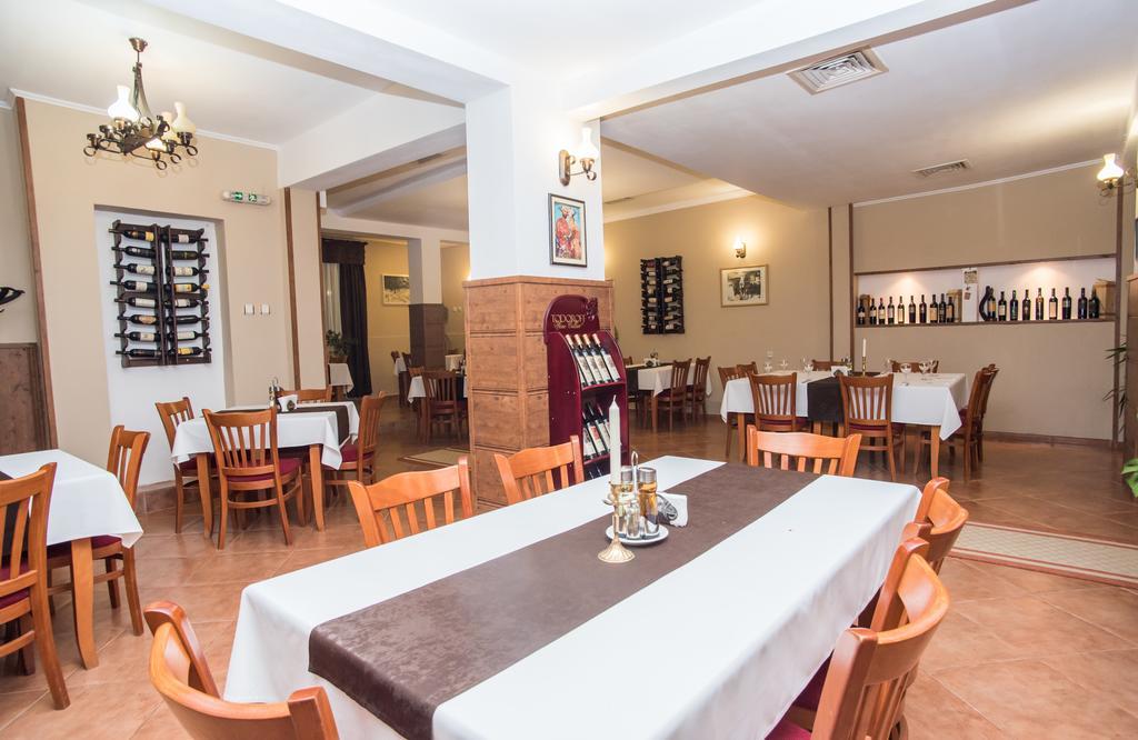 Family Hotel Accent Razgrad 外观 照片