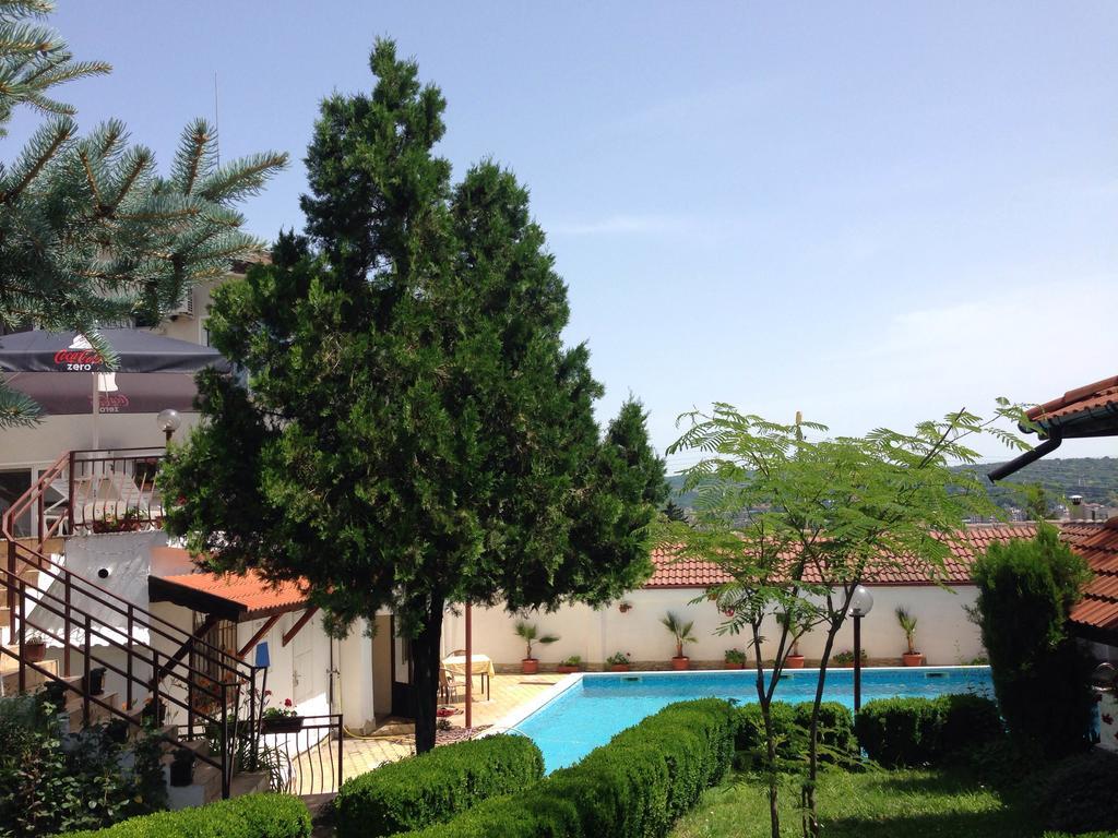 Family Hotel Accent Razgrad 外观 照片