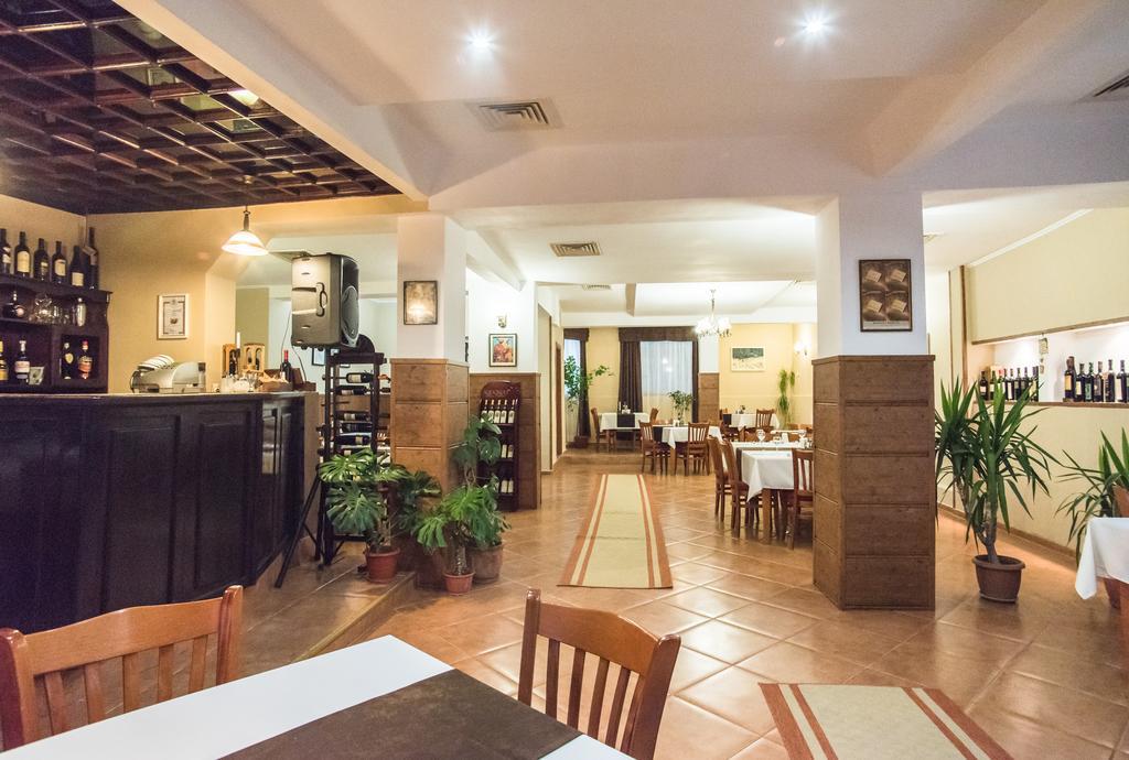 Family Hotel Accent Razgrad 外观 照片