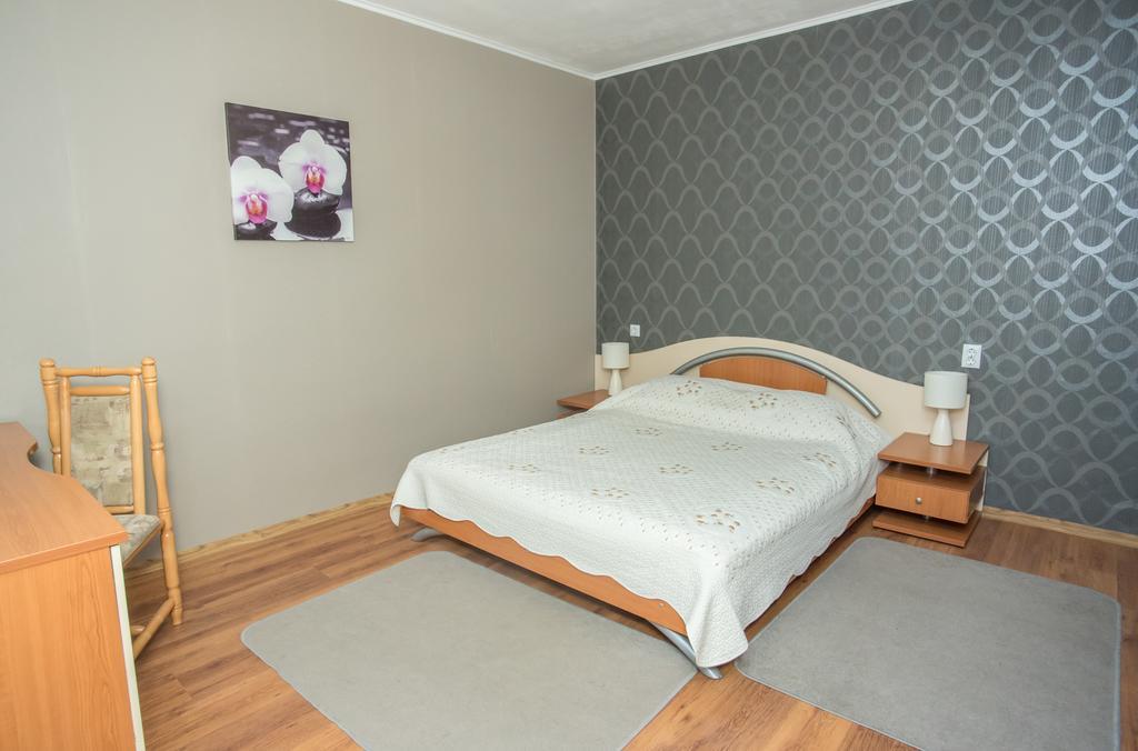 Family Hotel Accent Razgrad 外观 照片