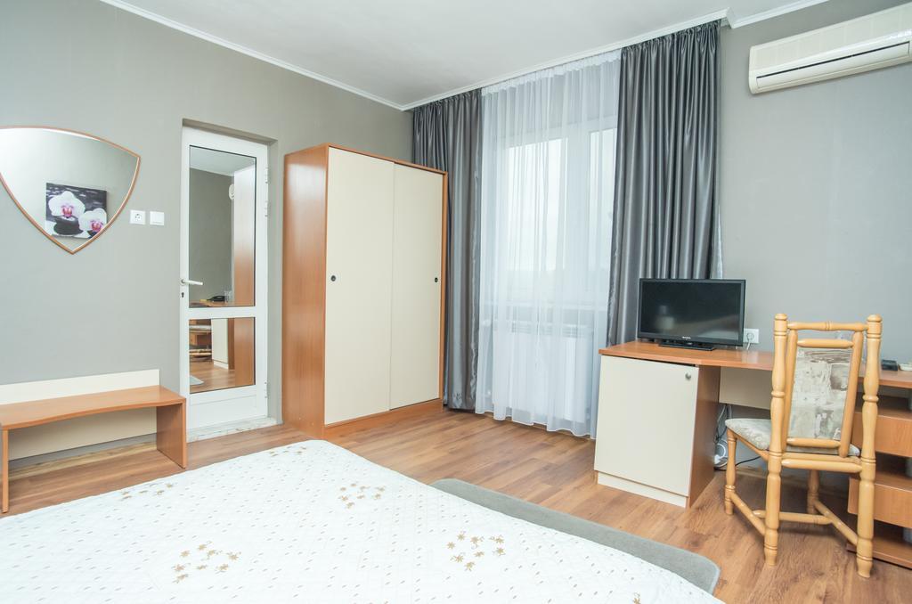 Family Hotel Accent Razgrad 外观 照片