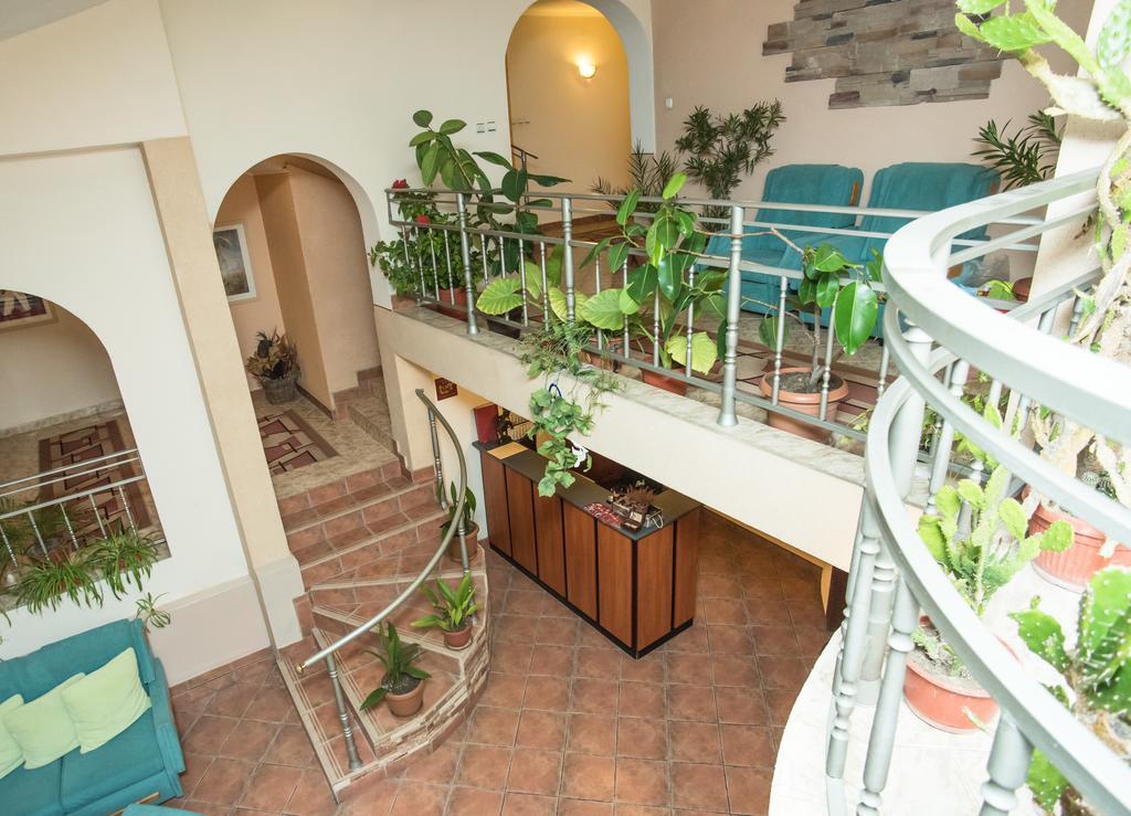 Family Hotel Accent Razgrad 外观 照片