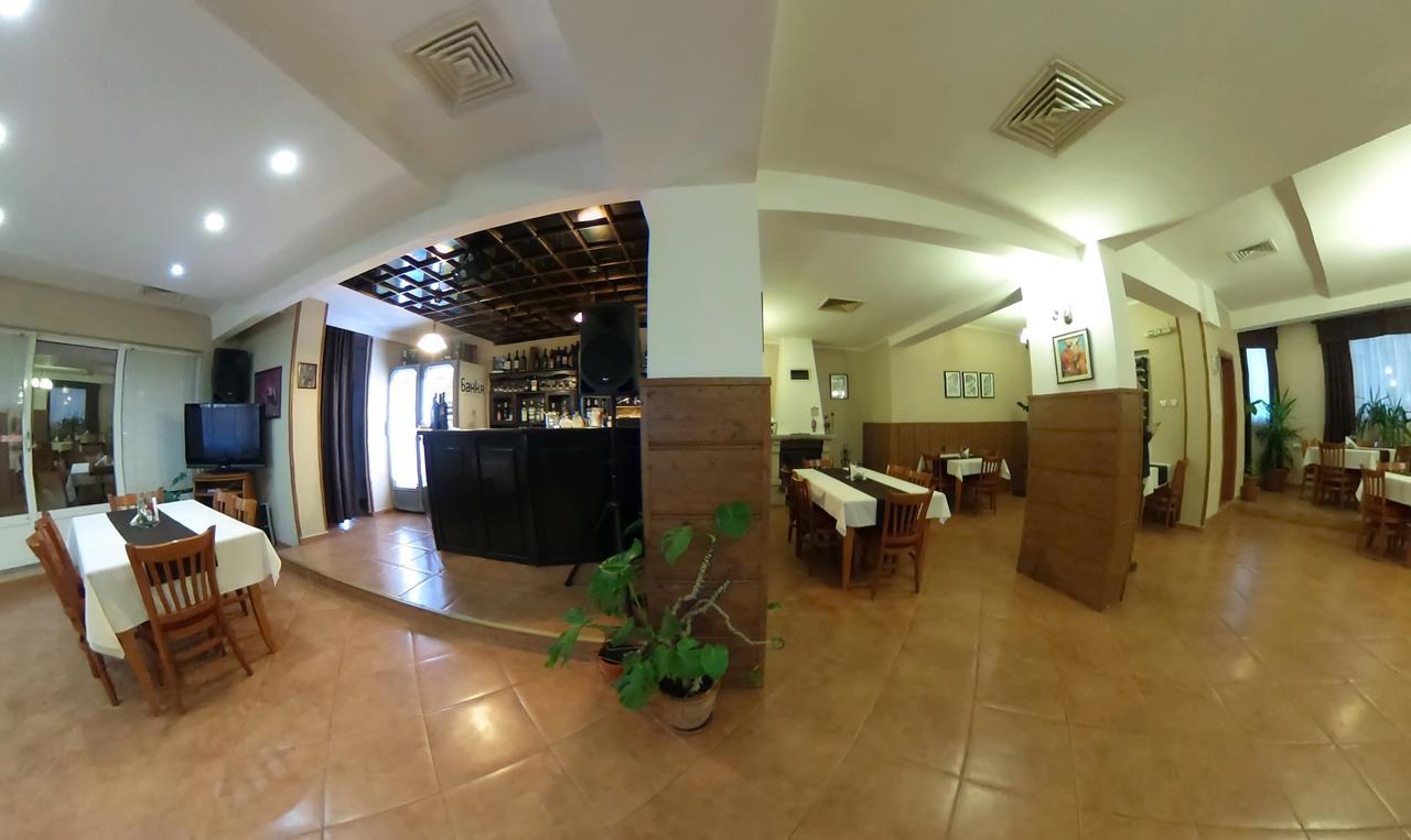 Family Hotel Accent Razgrad 外观 照片