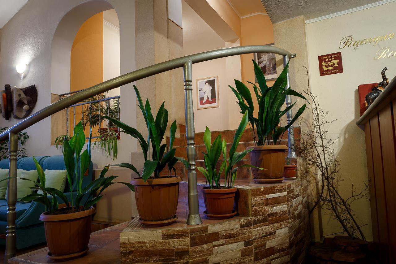Family Hotel Accent Razgrad 外观 照片